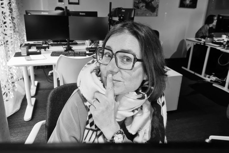 Portrait d'Anaïs à l'agence Oniti